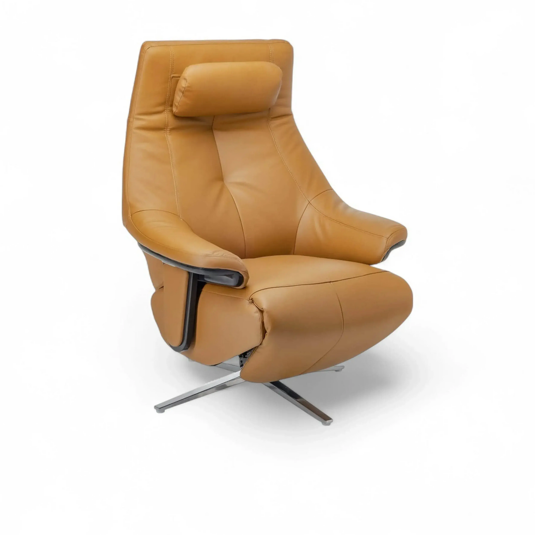 Poltrona Elétrica Aslan – poltrona em couro camel com chaise elétrico e bateria de emergência