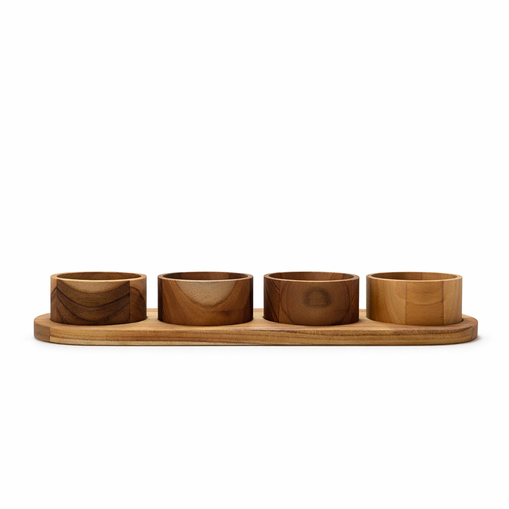 Conjunto em bandeja de madeira teca com quatro potes cilíndricos