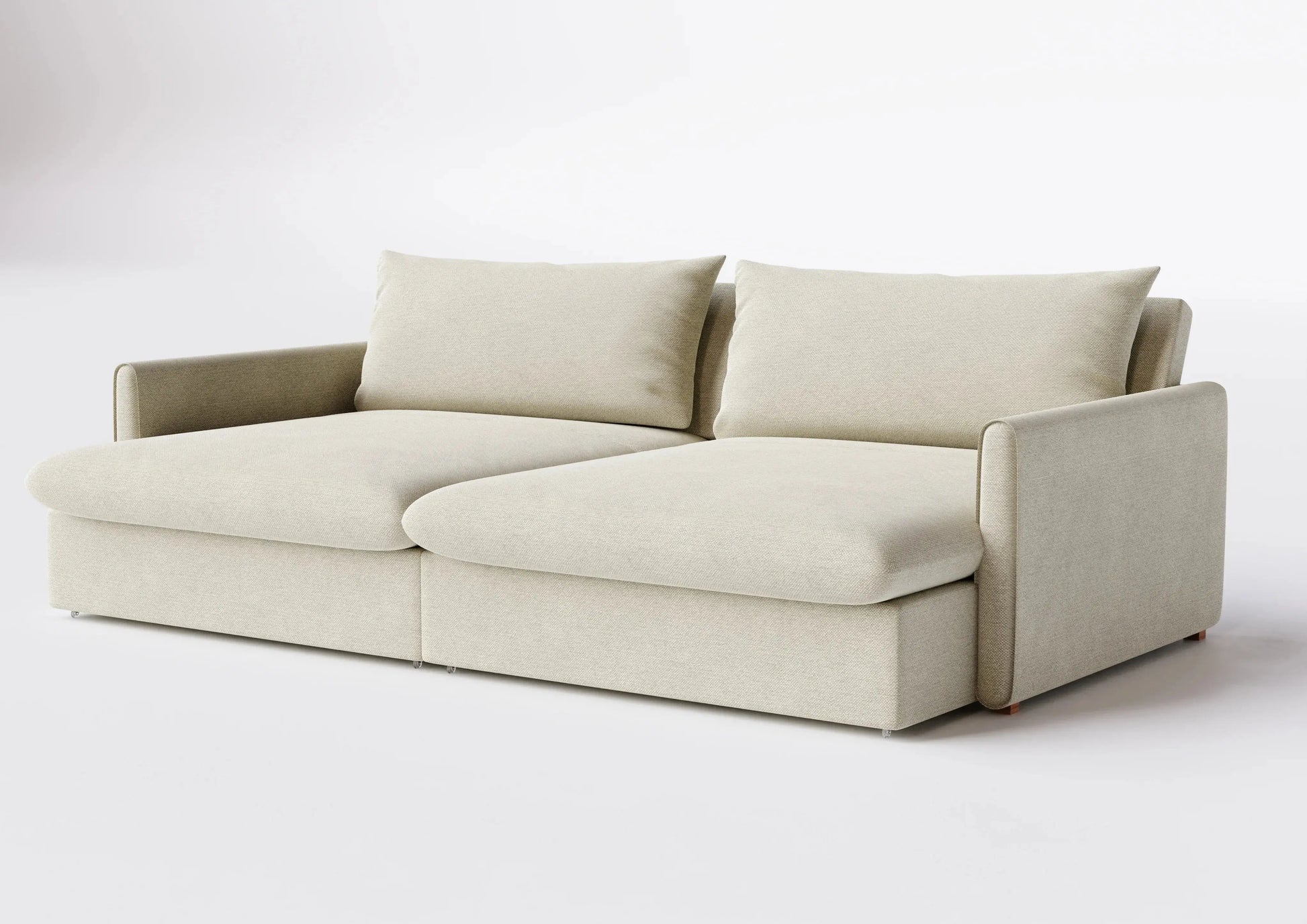 Sofá retrátil bege de dois lugares com design moderno e almofadas grandes, em ambiente minimalista.