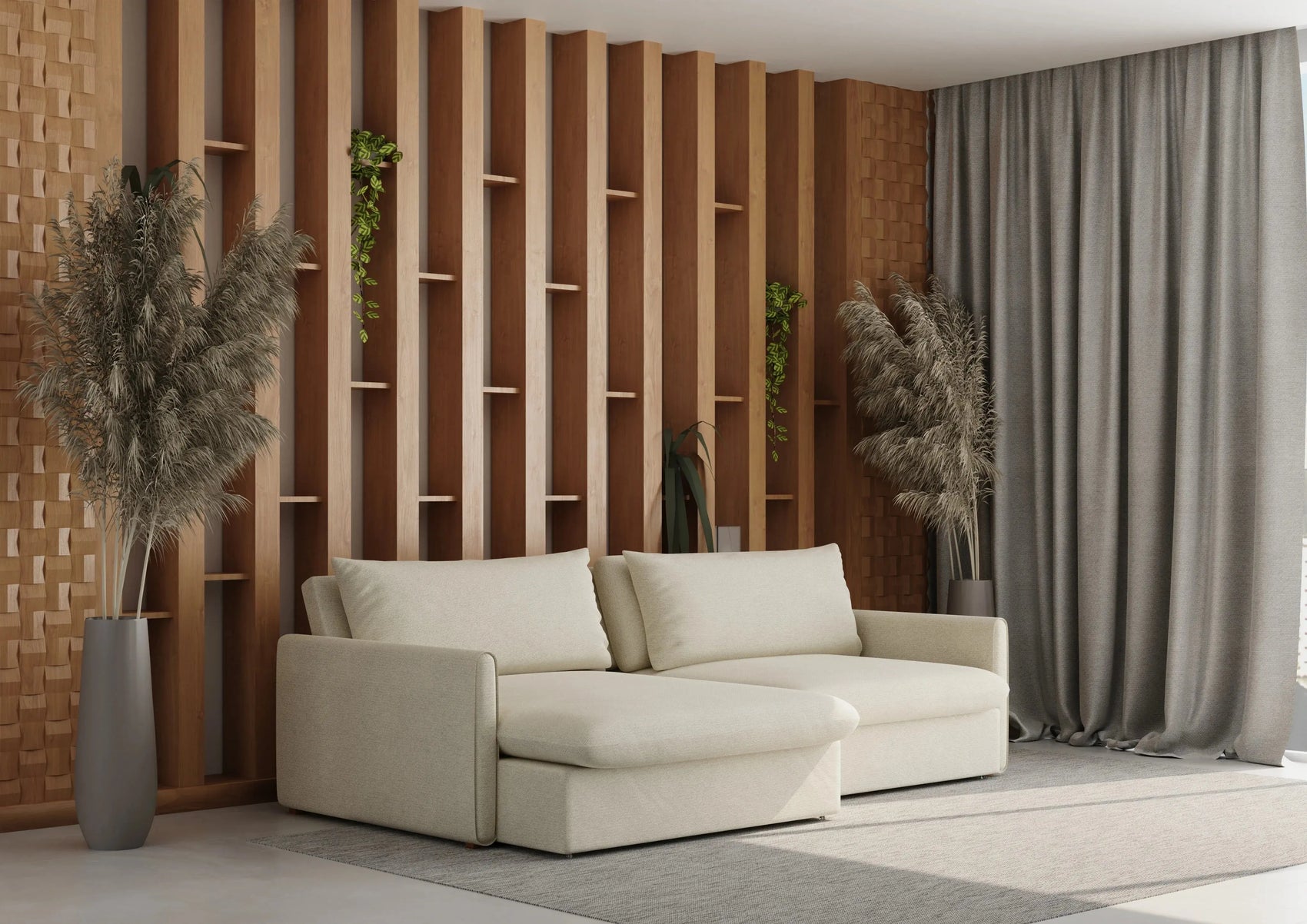 Sala moderna com sofá bege, painel de madeira, plantas e cortina cinza, decoração contemporânea.