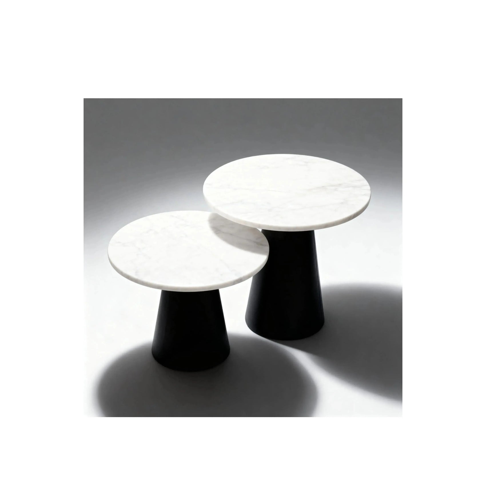 Combo Mesa Lateral Aruna – conjunto de 2 mesas com tampo em mármore e base cônica