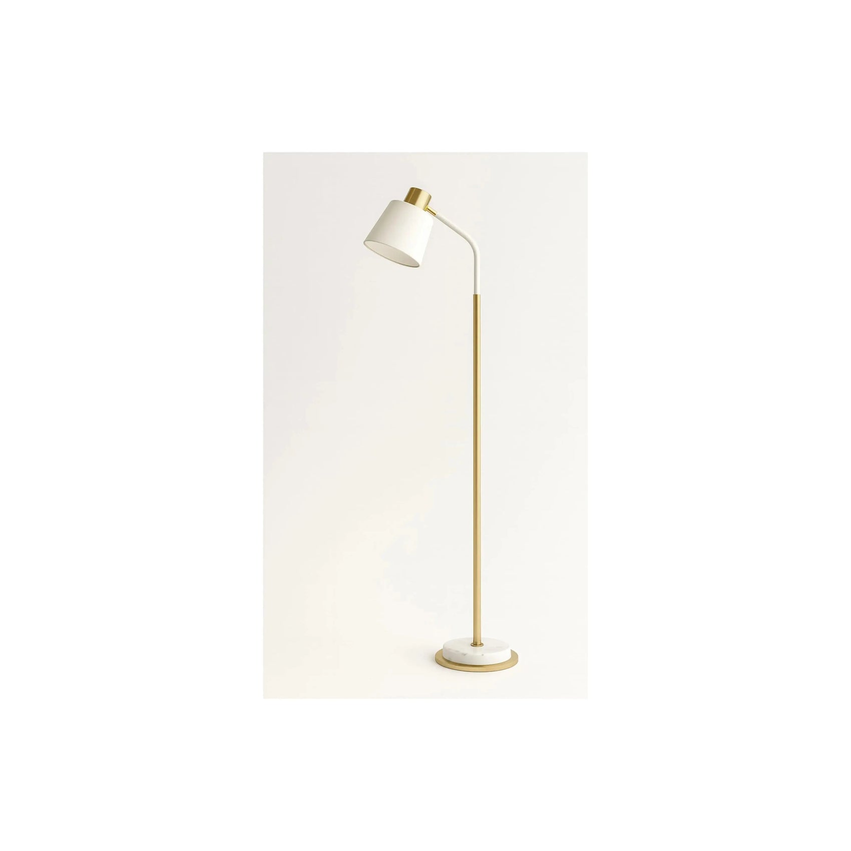 Luminária de Piso Boreal Branca – luminária com cúpula direcionável e haste preta e dourada