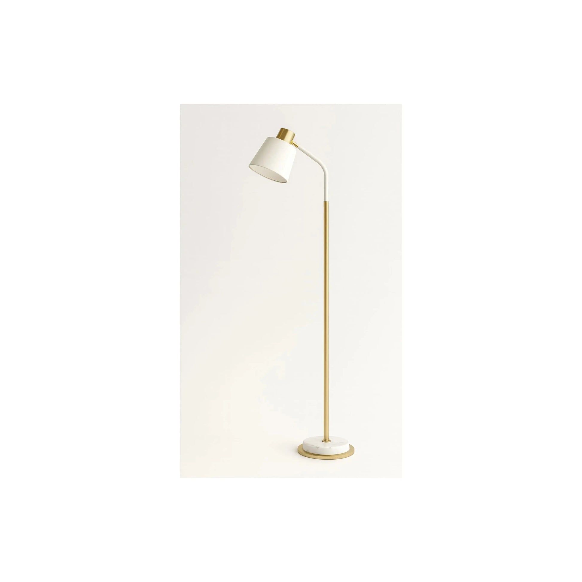 Luminária de Piso Boreal Branca – luminária com cúpula direcionável e haste preta e dourada