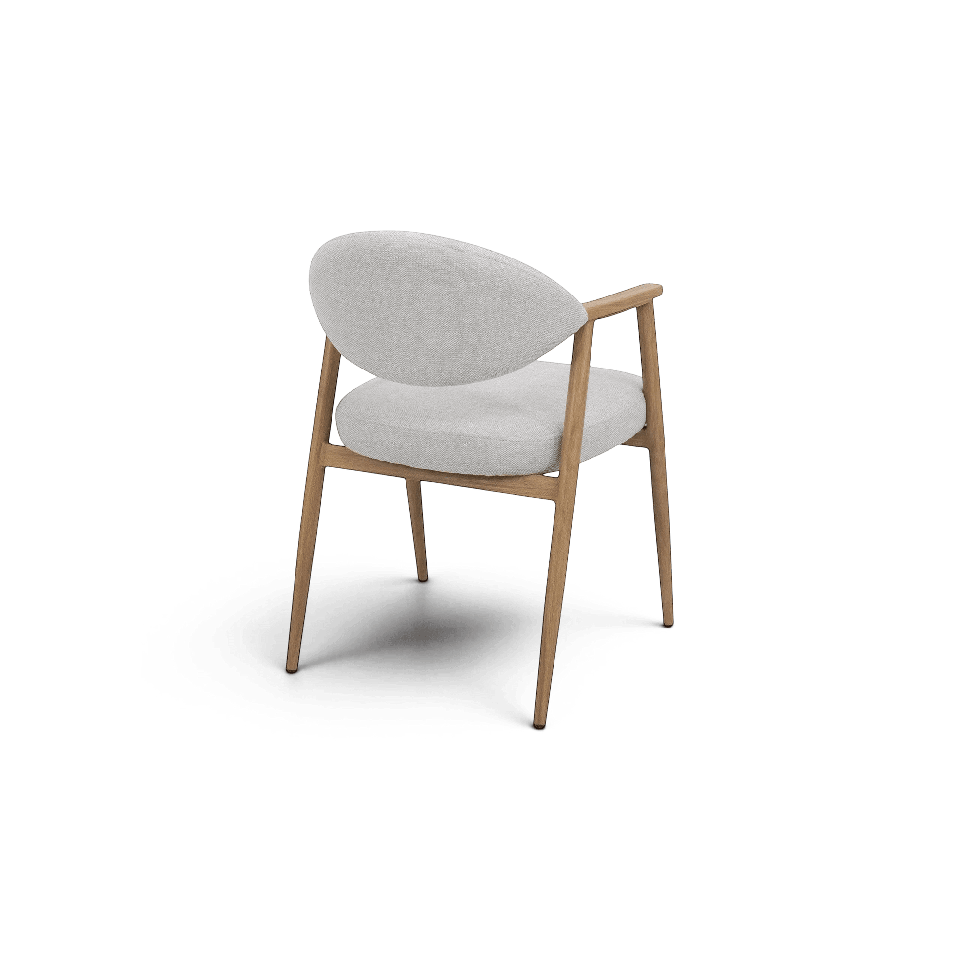 Cadeira estofada cinza claro com braços e encosto oval, vista lateral