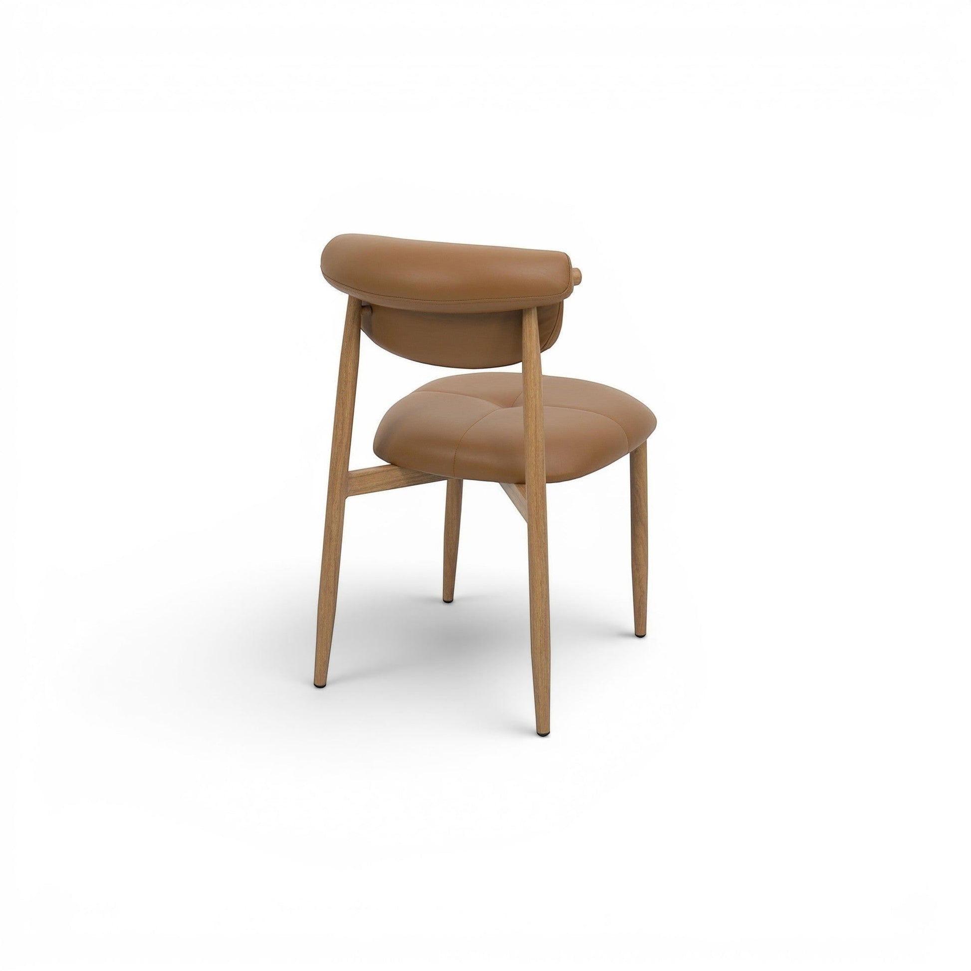 Cadeira estofada marrom, encosto semioval e base com pés de madeira