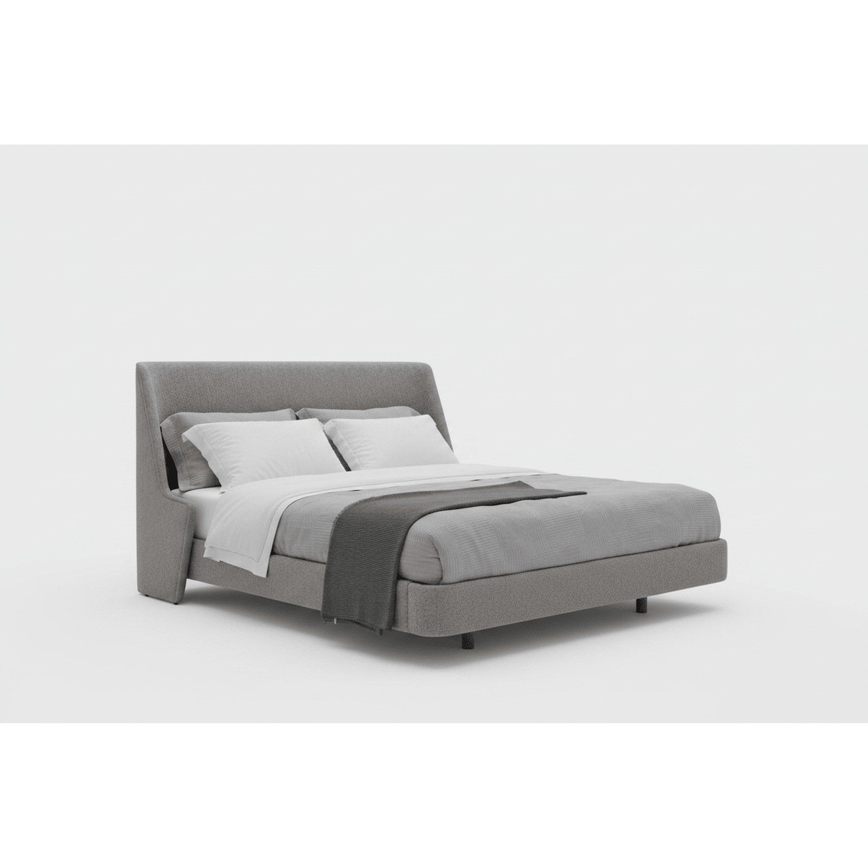 Cama Aura estofada cinza, cabeceira alta, base baixa com pés e roupa de cama branca