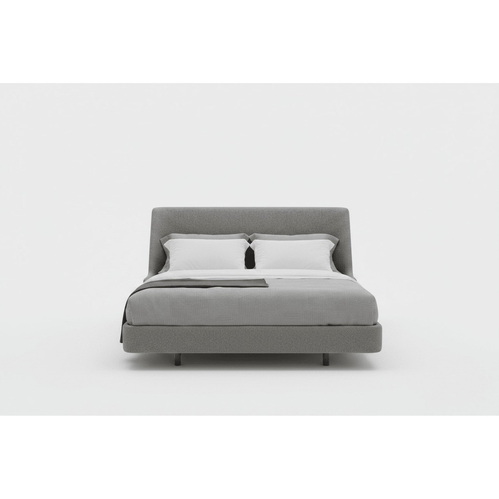 Cama Aura estofada cinza, cabeceira alta, base baixa e pés, com duas almofadas brancas