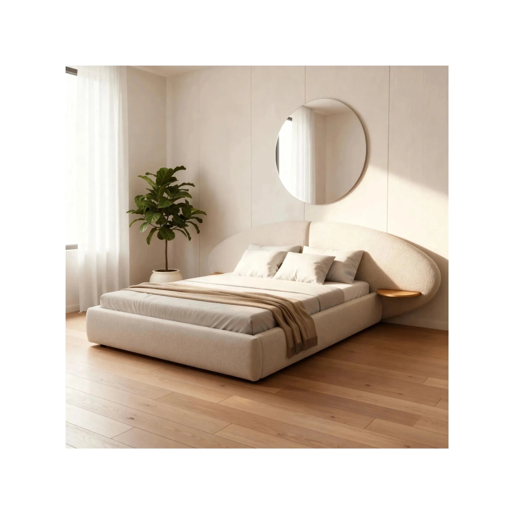 Cama Kora bege com cabeceira curva, roupa de cama branca e mesa lateral de madeira
