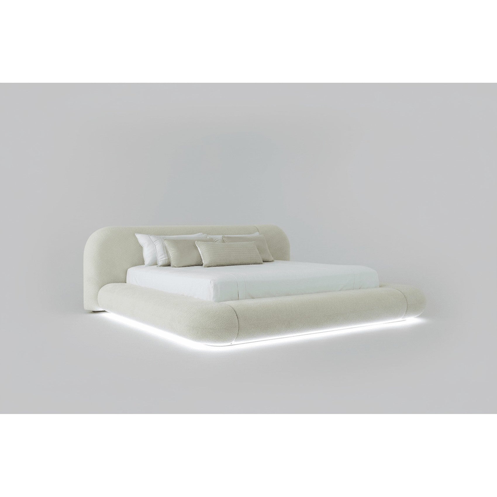 Cama orgânica estofada clara com colchão branco e almofadas no encosto