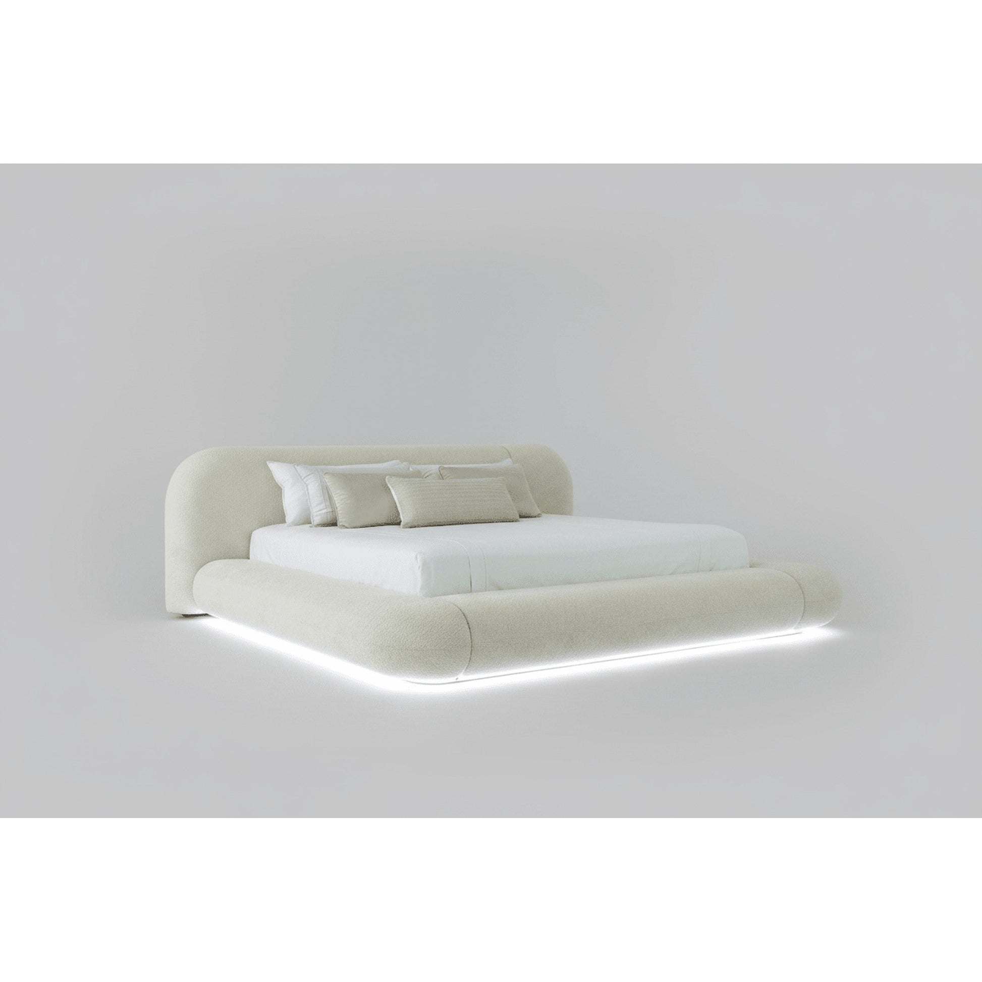 Cama orgânica estofada clara com colchão branco e almofadas no encosto