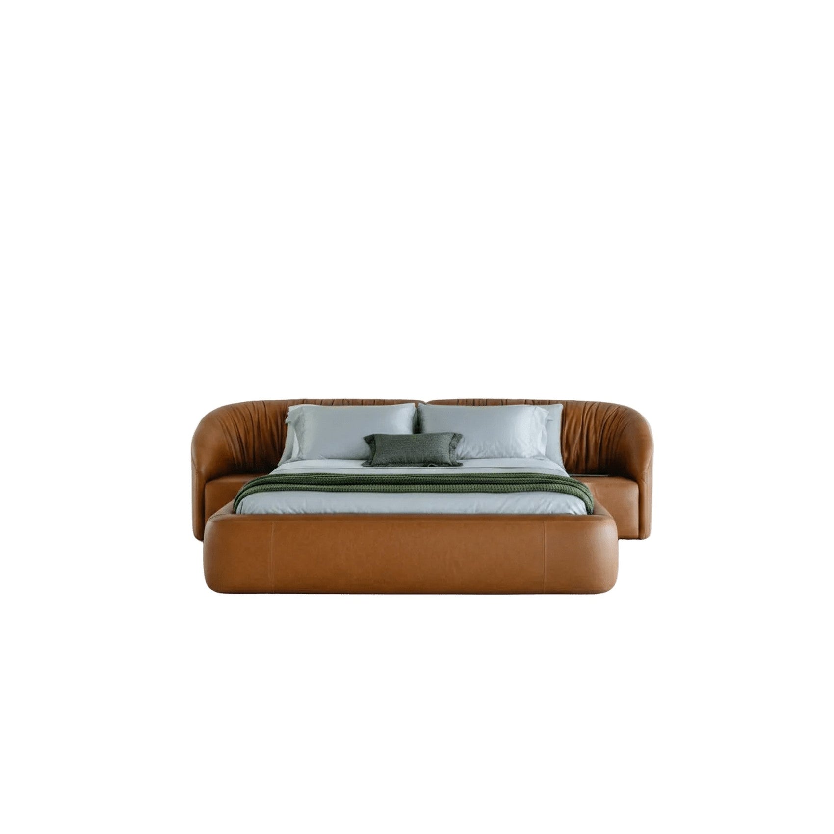 Cama com cabeceira arredondada em tecido marrom, base baixa e roupa de cama clara.