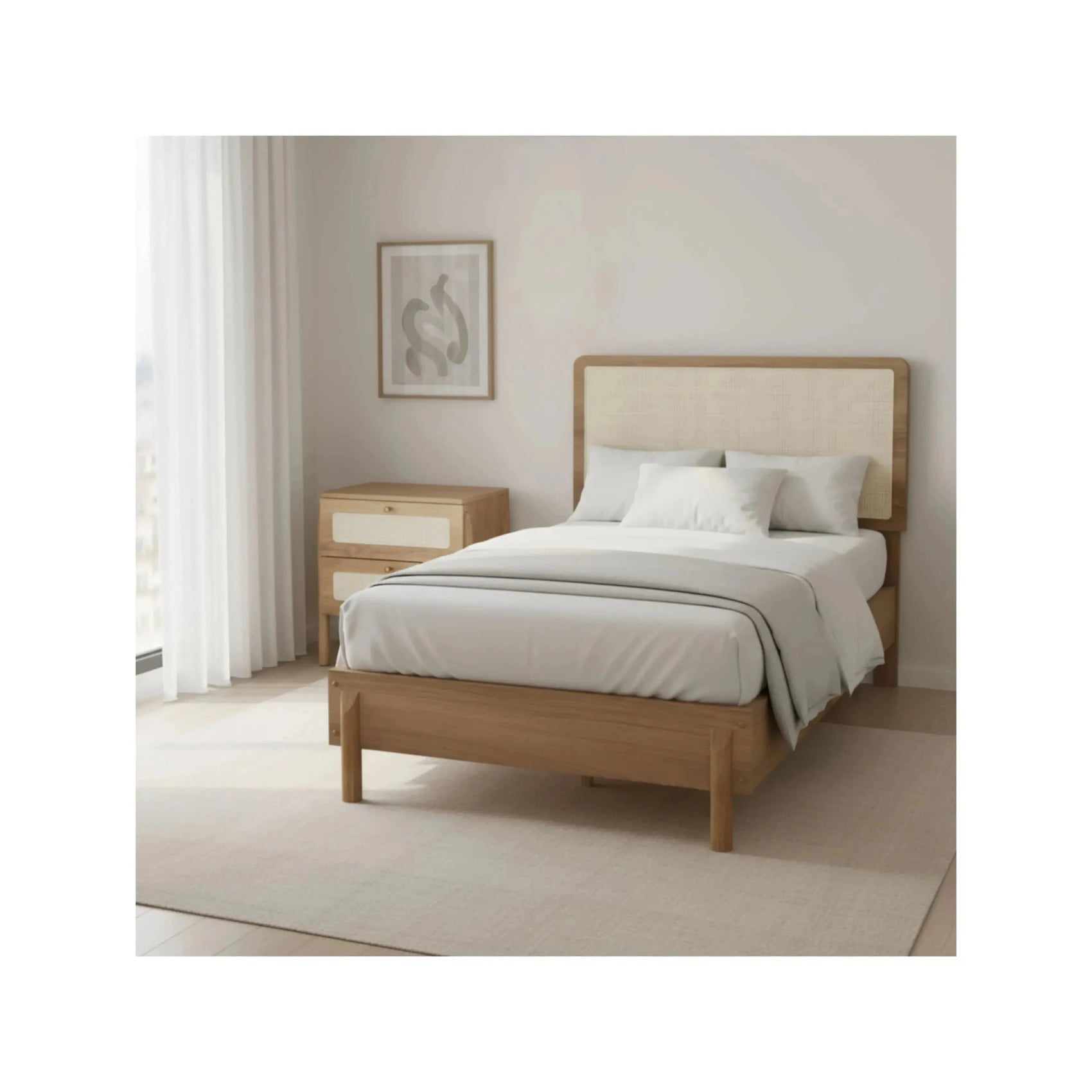 Cama solteiro de madeira clara com cabeceira alta e roupa de cama branca