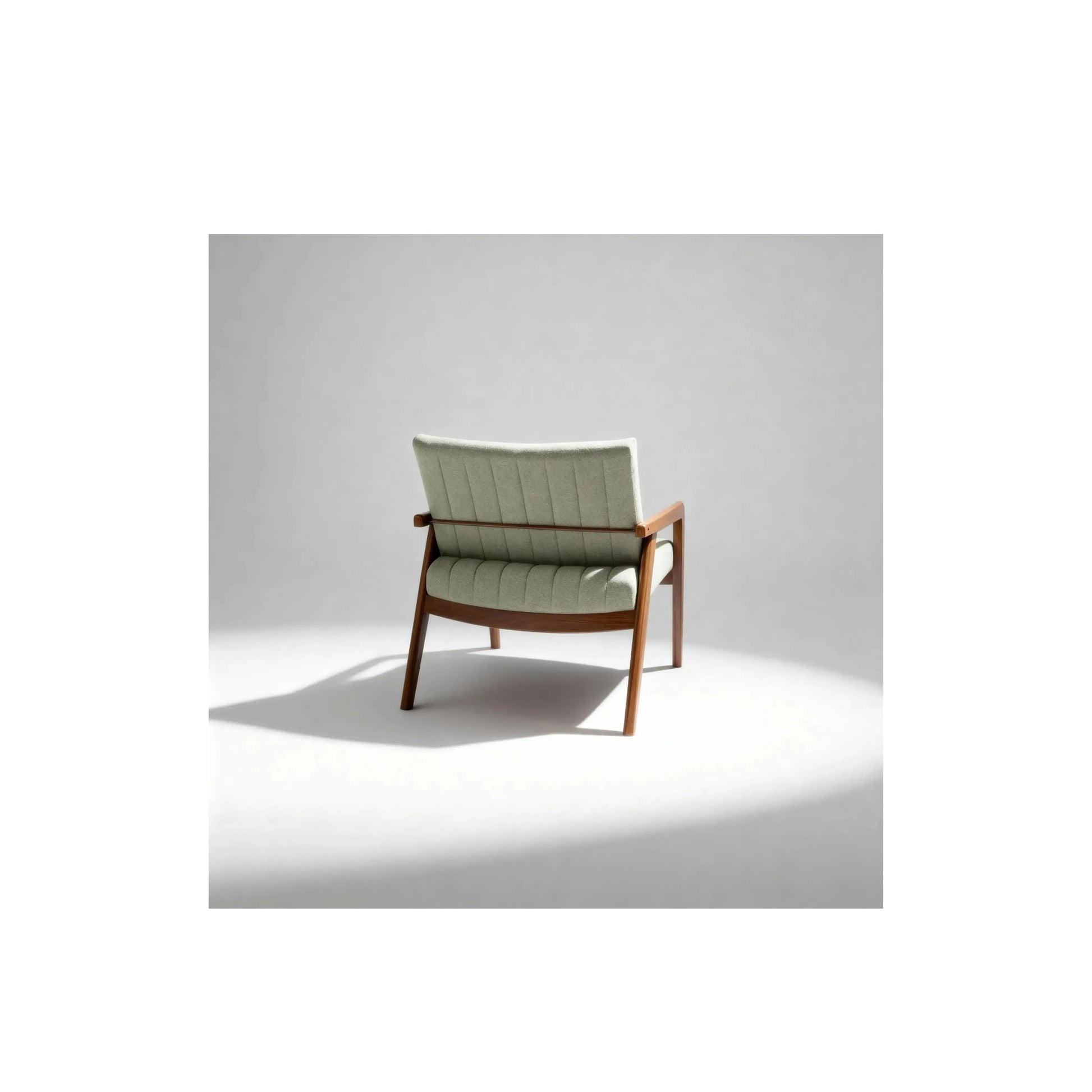 Poltrona Crow – poltrona com design urbano contemporâneo e estrutura em madeira tratada