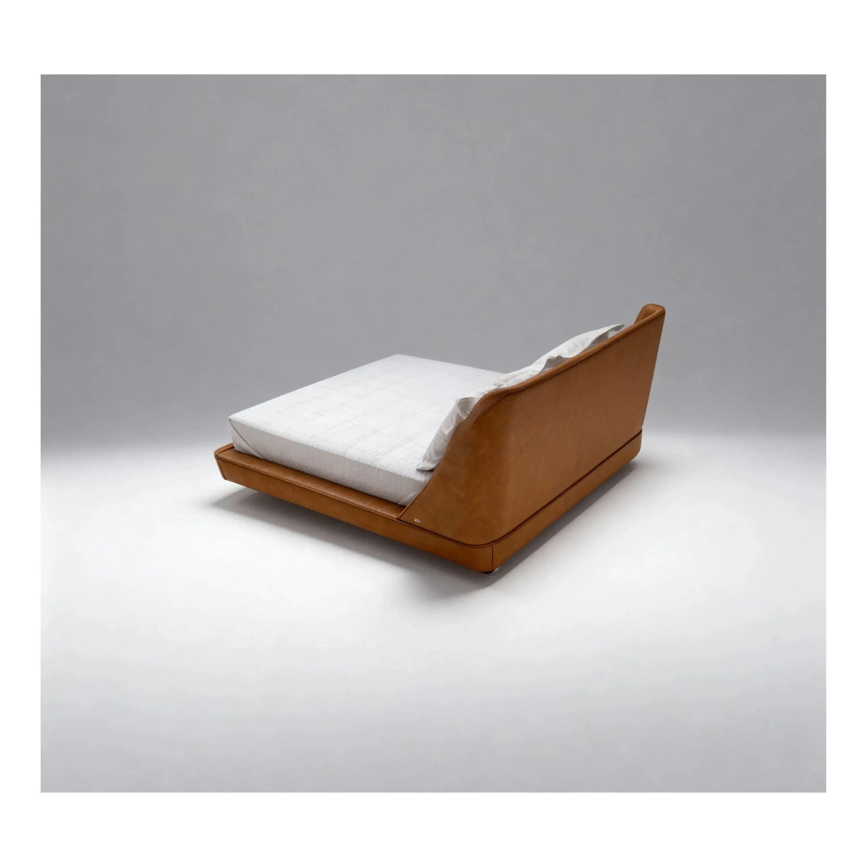 Cama Elodie – cama estofada com pés de metal e cabeceira alta de 112 cm