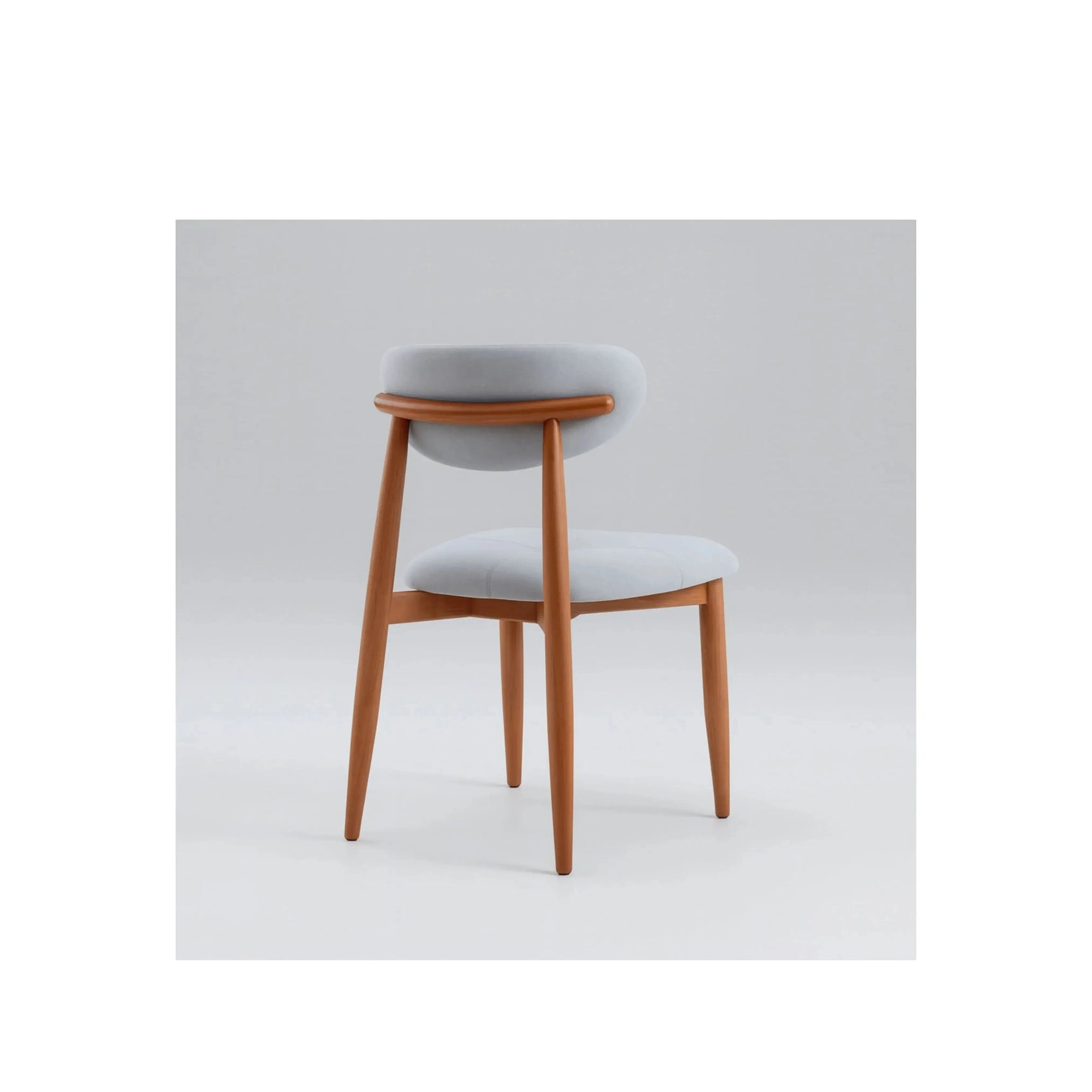 Cadeira Éloi – cadeira de jantar minimalista com linhas limpas e presença leve
