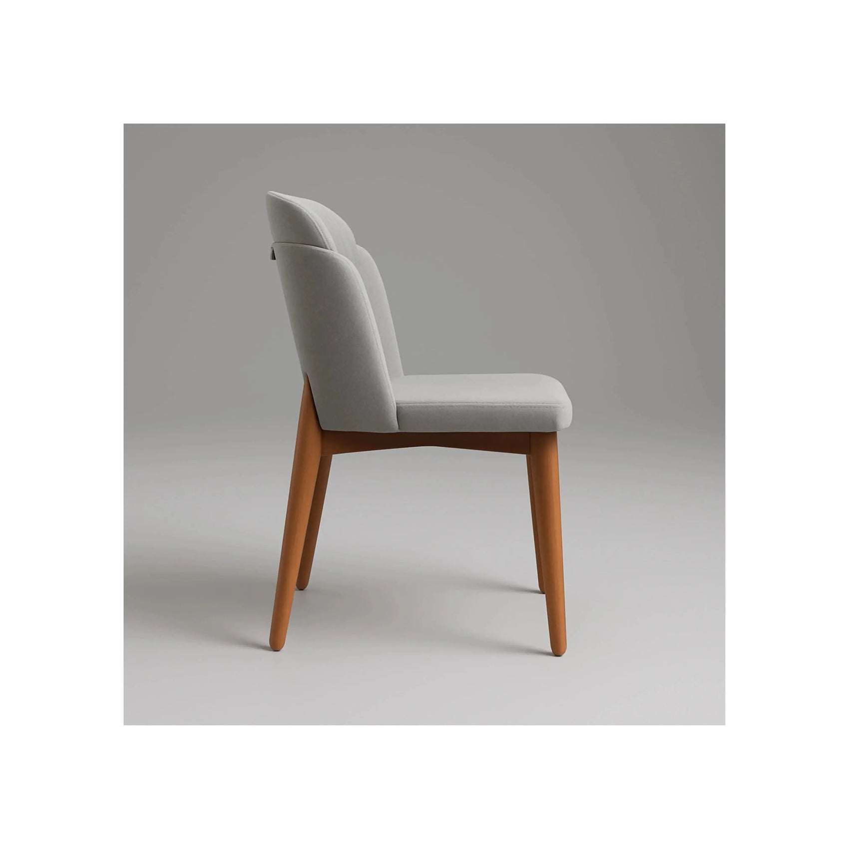 Cadeira Emilia – cadeira de jantar com design suave e presença sofisticada