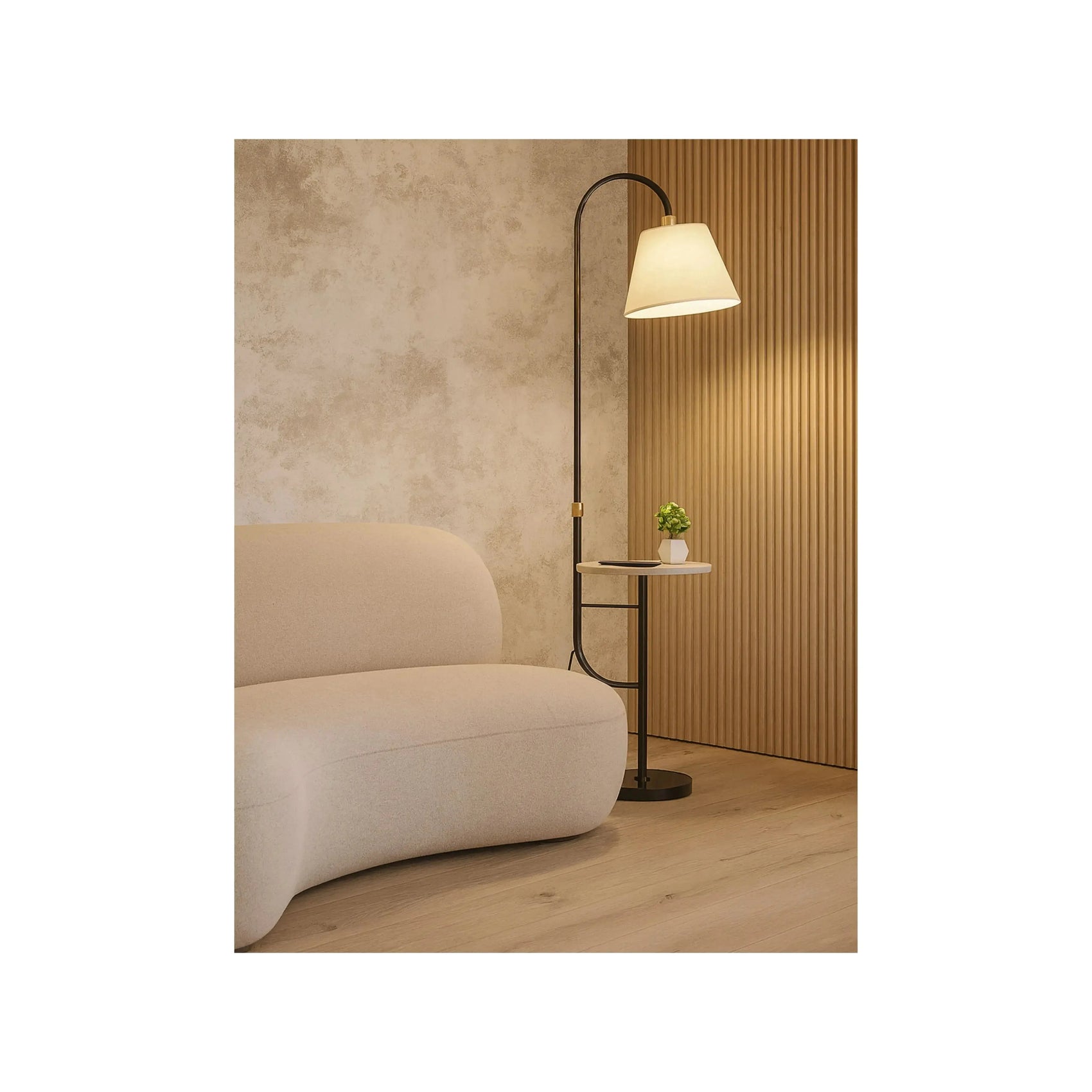 Luminária de Piso Encanto – luminária com mesa integrada em Mármore Carrara e haste preta e dourada