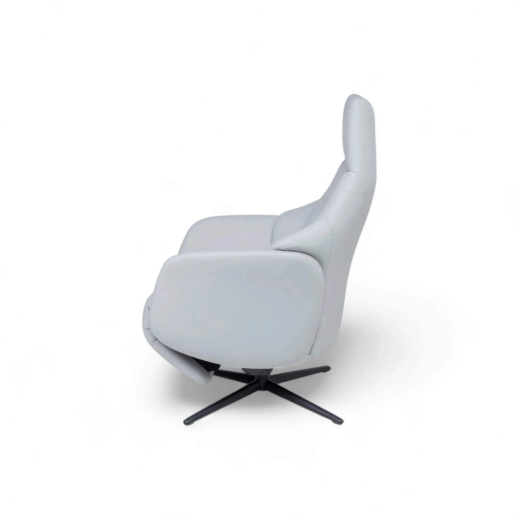 Poltrona Elétrica Evora – poltrona em couro prata com chaise elétrico e bateria autônoma