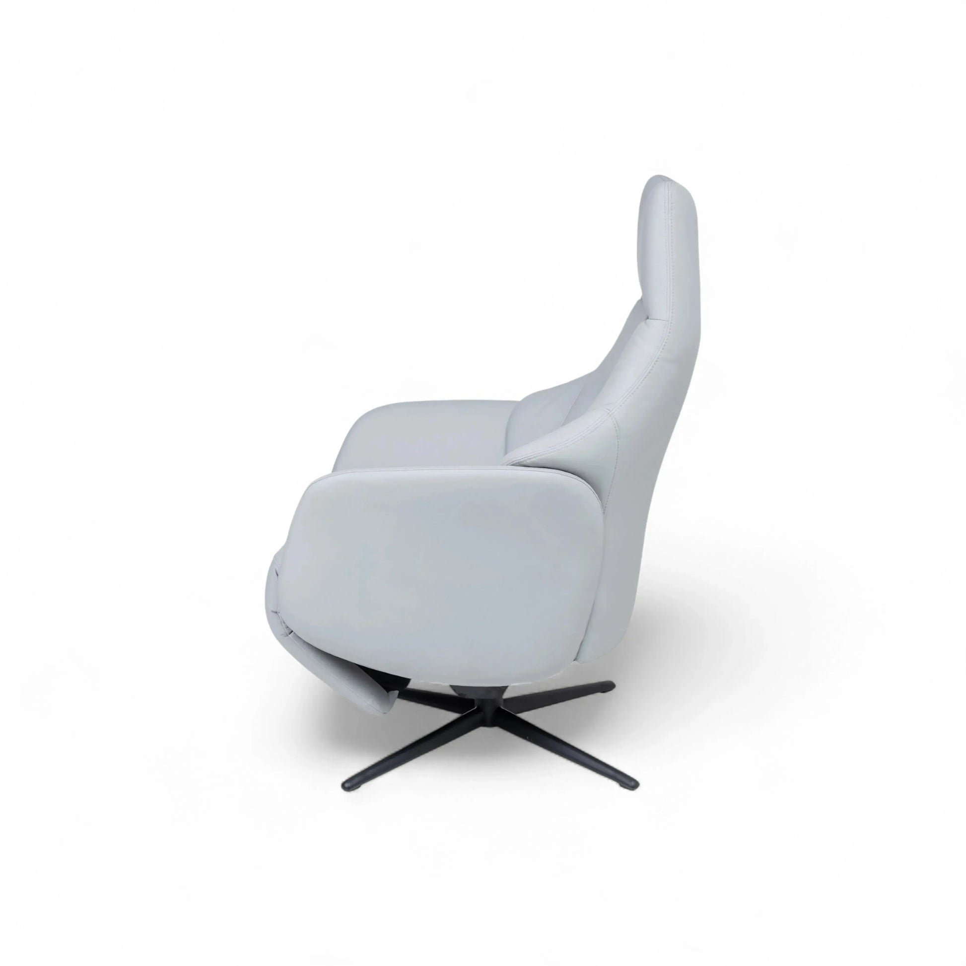 Poltrona Elétrica Evora – poltrona em couro prata com chaise elétrico e bateria autônoma