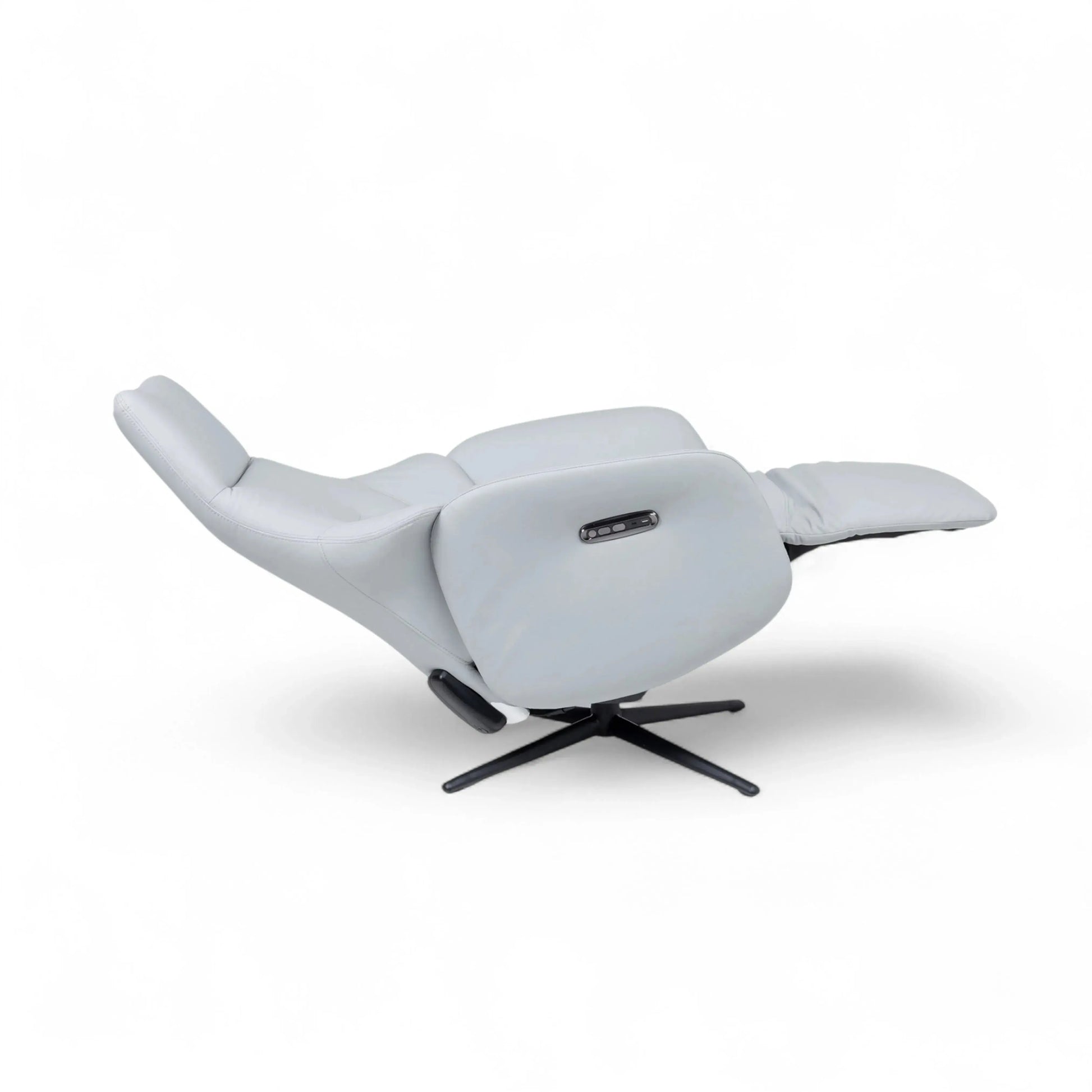 Poltrona Elétrica Evora – poltrona em couro prata com chaise elétrico e bateria autônoma