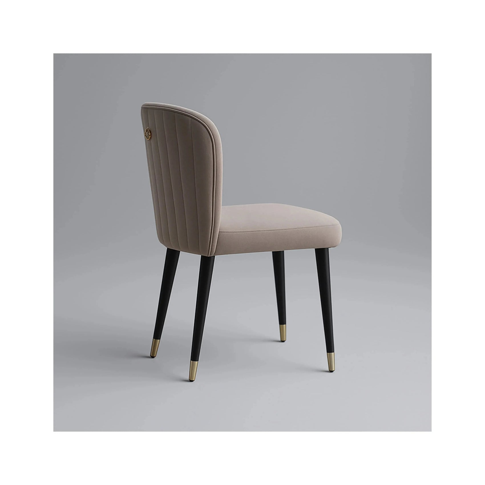 Cadeira Giardino – cadeira de jantar com design orgânico e linhas fluídas