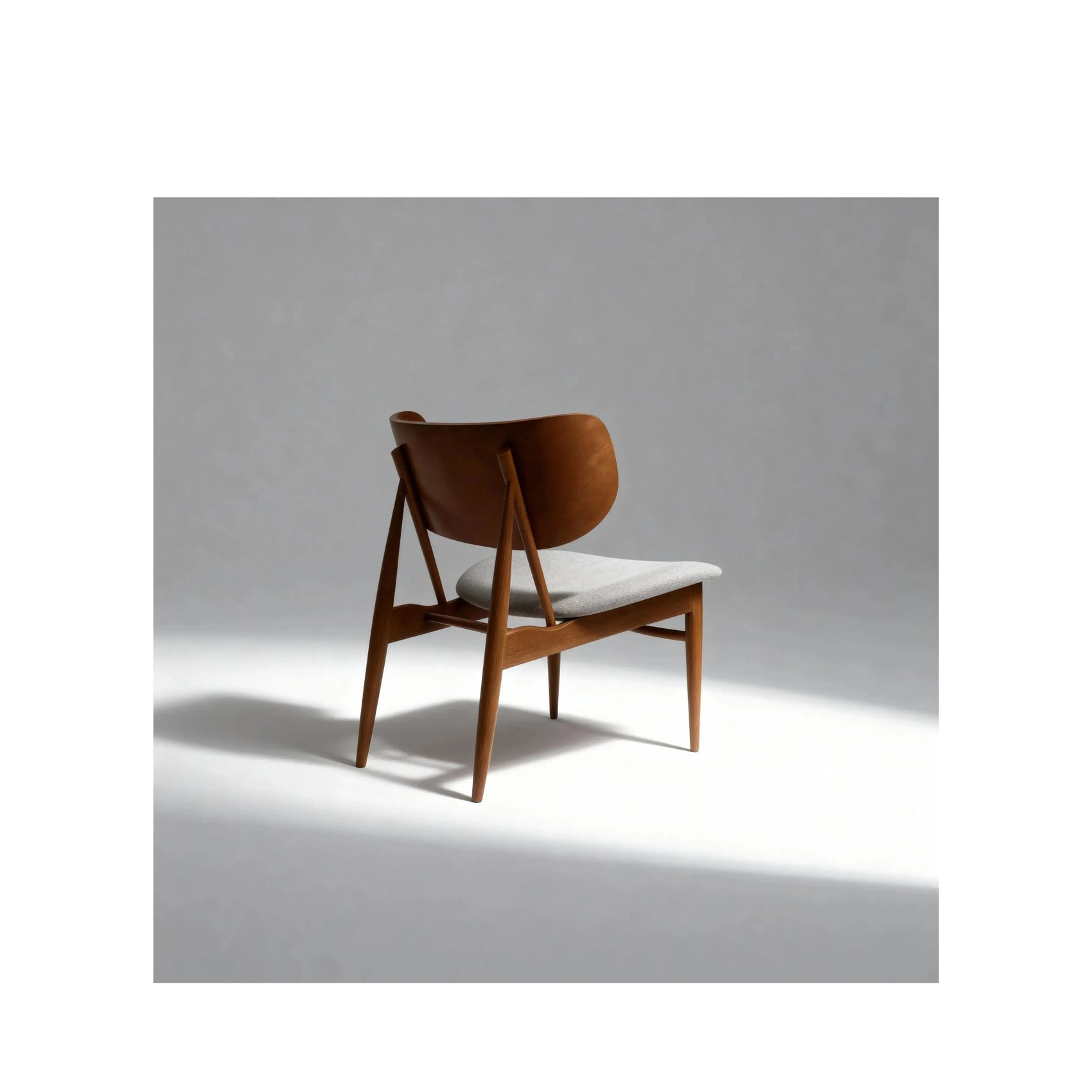 Poltrona Ícaro – poltrona contemporânea com design leve e dinâmico