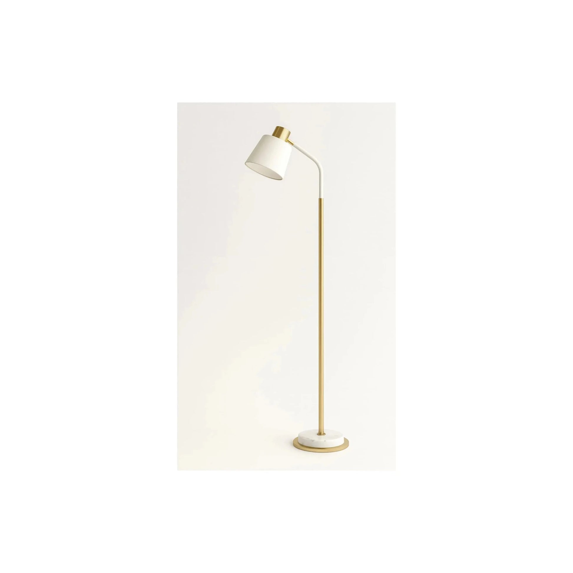Luminária de piso minimalista com cúpula branca e haste dourada