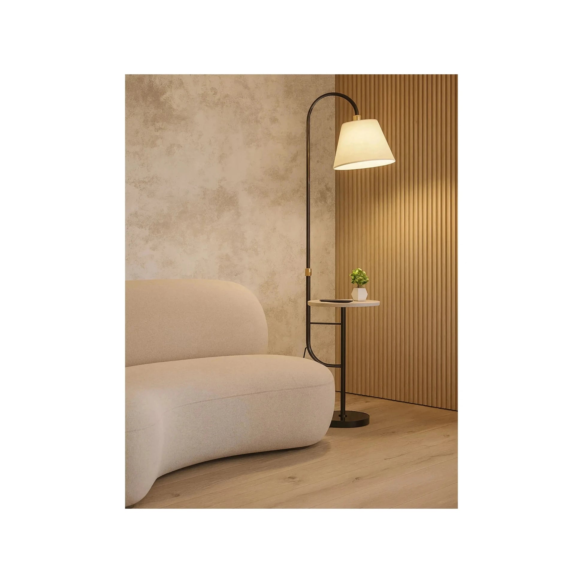 Luminária de piso preta com mesa lateral e cúpula branca