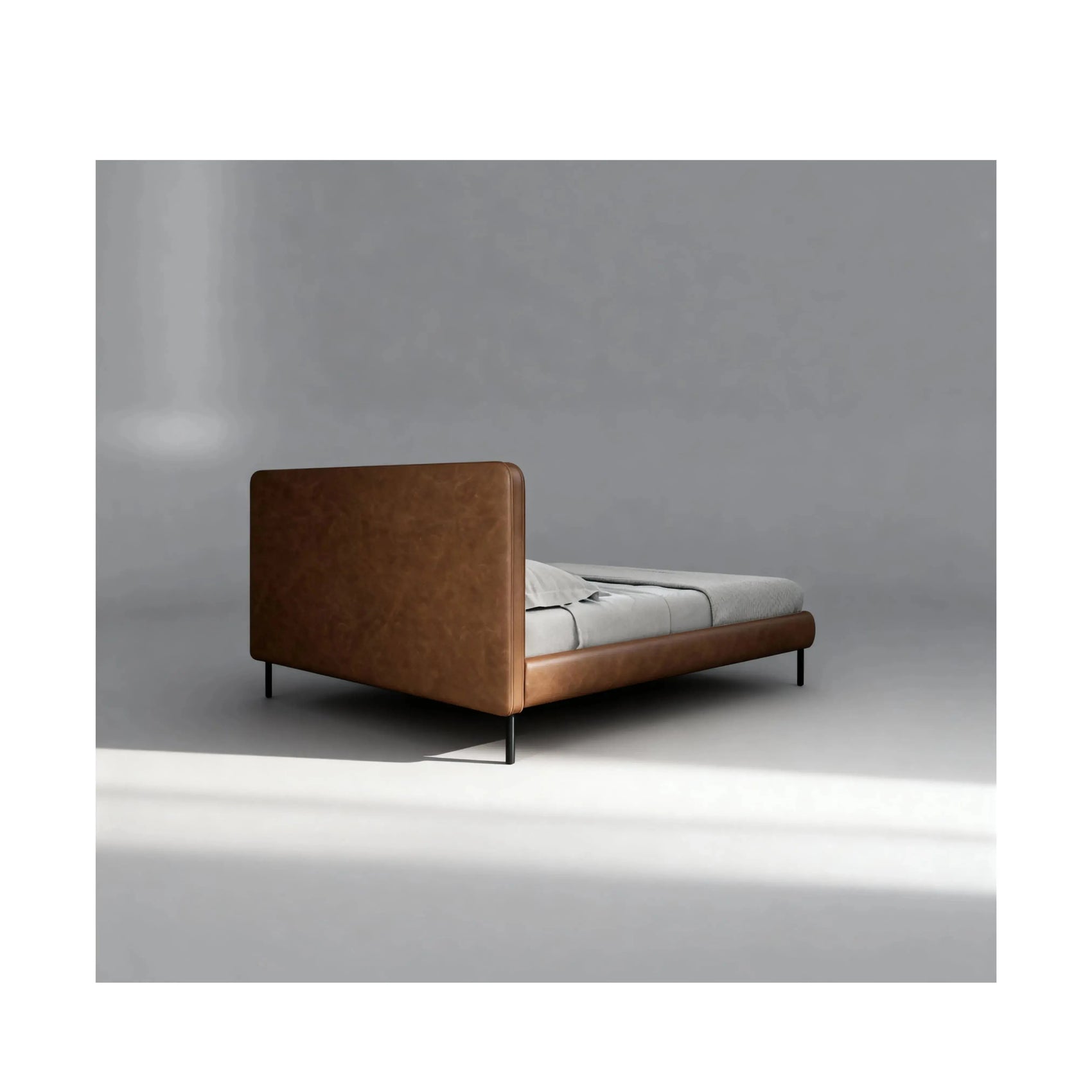 Cama Kali – cama estofada retilínea com pés de aço e design contemporâneo
