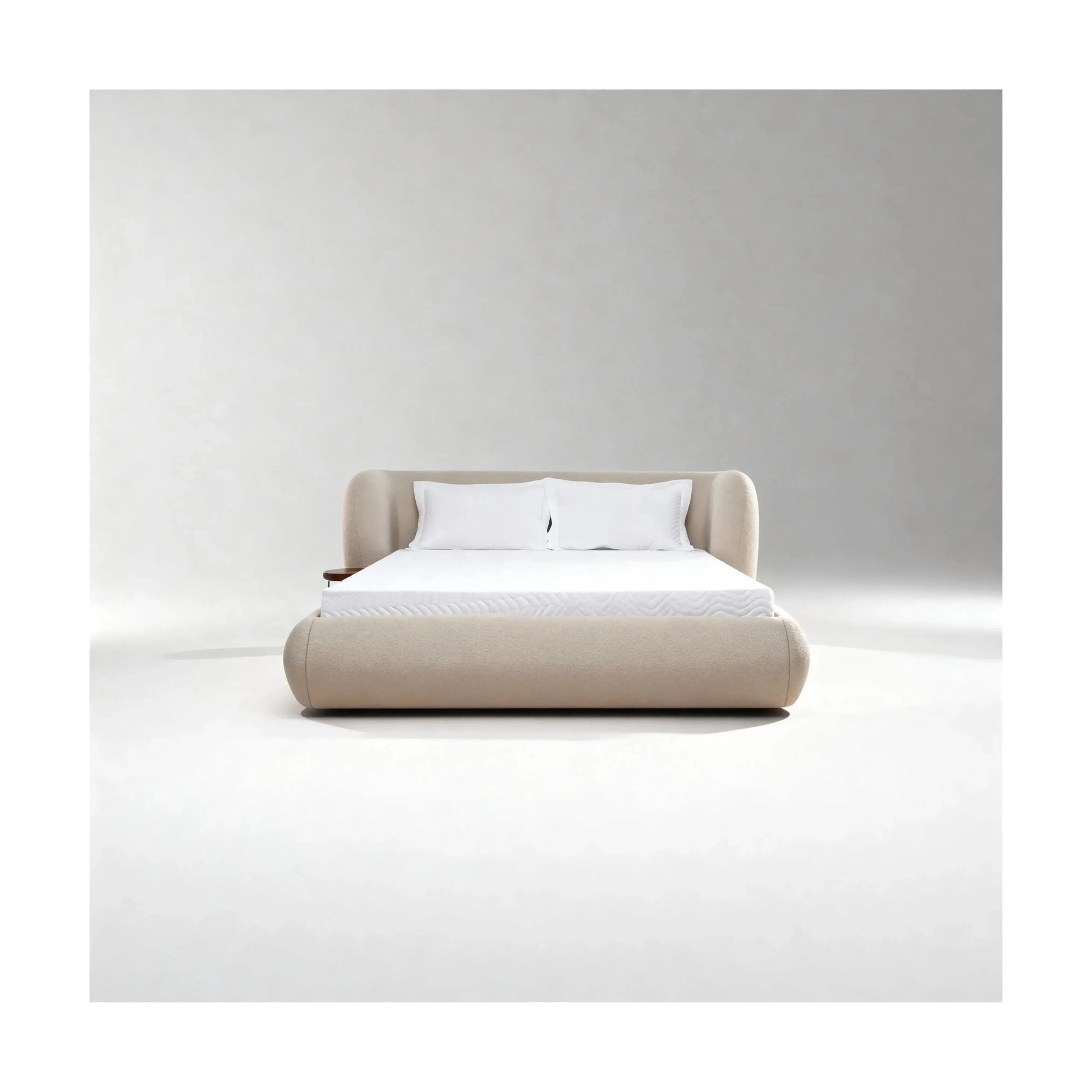 Cama Lírio – cama estofada com design orgânico e cabeceira de 90 cm