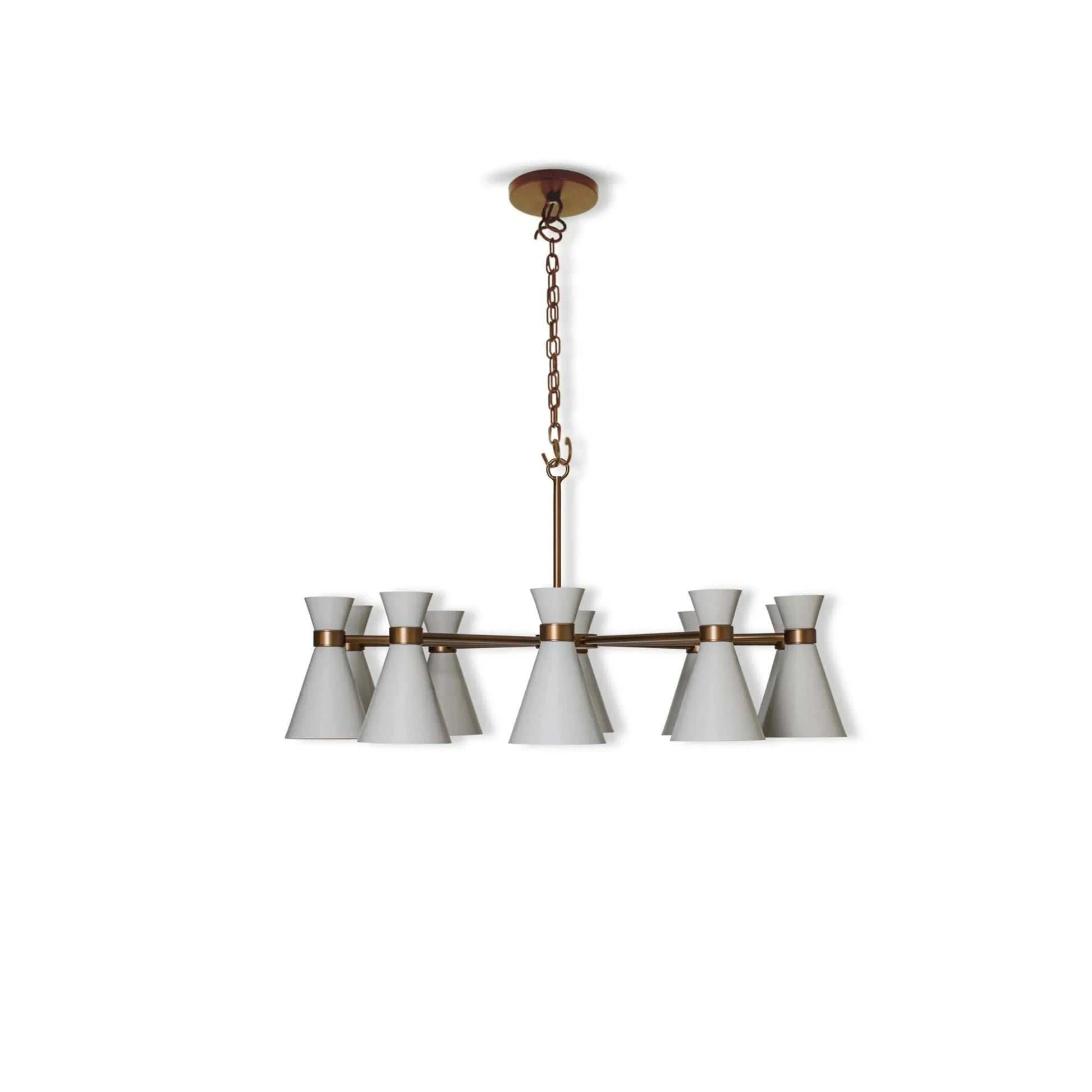 Lustre de teto com estrutura dourada e cúpulas brancas em seis braços