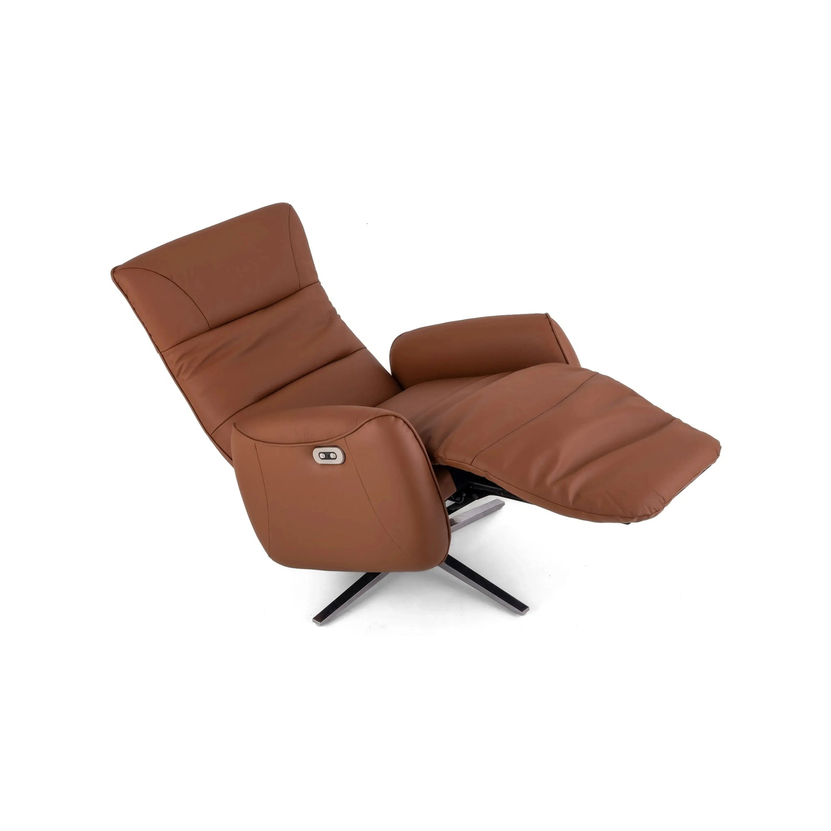 Poltrona Elétrica Magnus em couro whisky com base metálica e chaise extensível