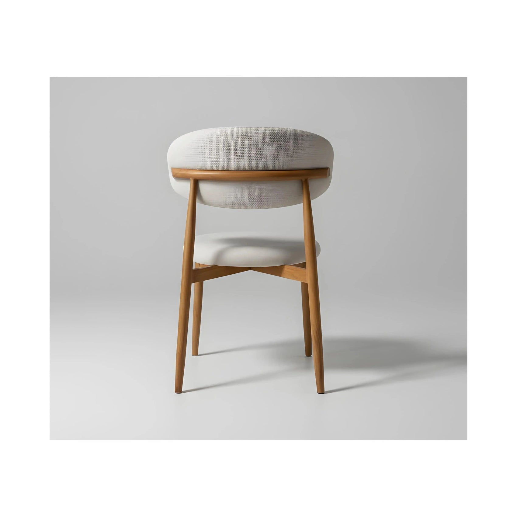 Cadeira Mavie – cadeira de jantar minimalista com linhas limpas e estrutura em aço carbono