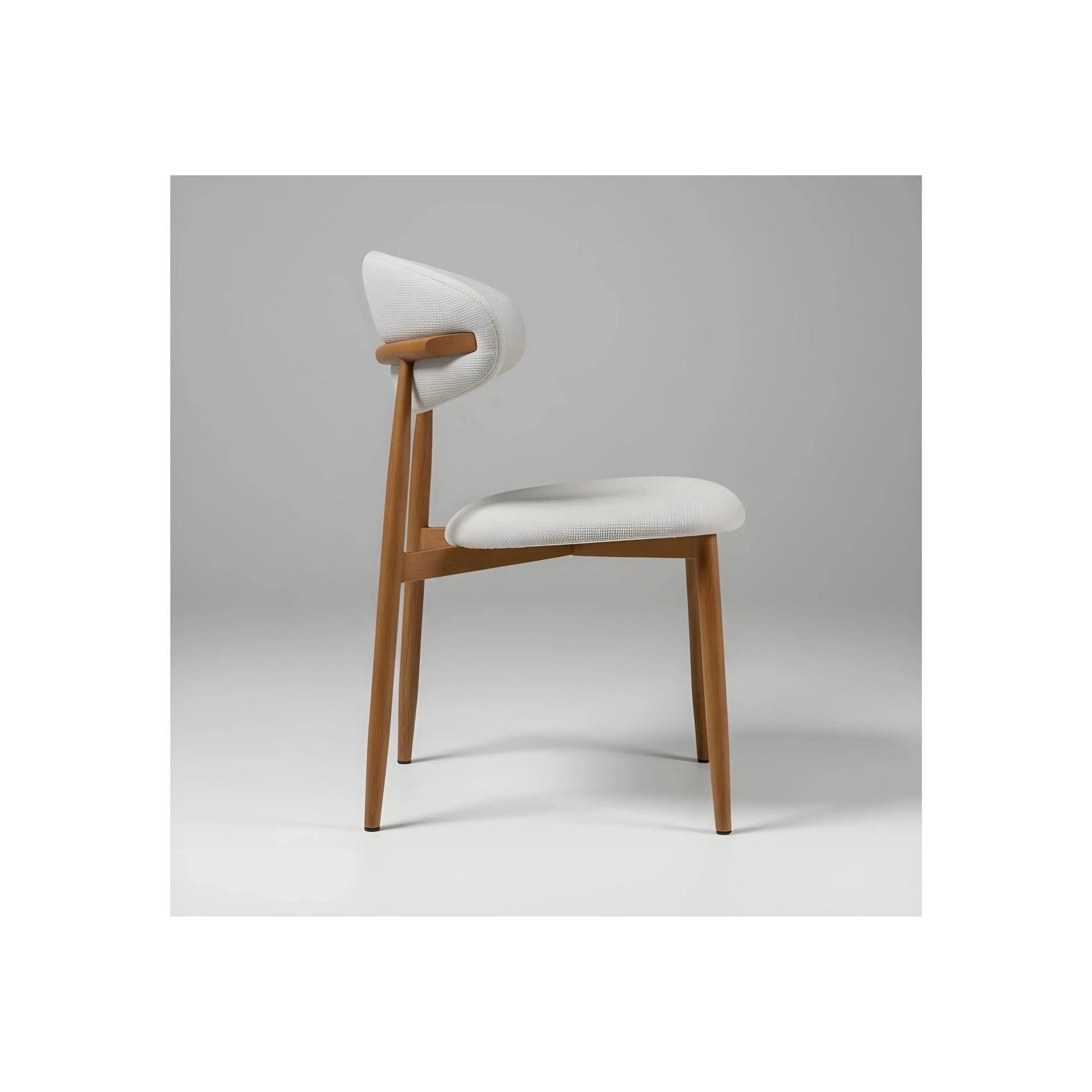Cadeira Mavie – cadeira de jantar minimalista com linhas limpas e estrutura em aço carbono