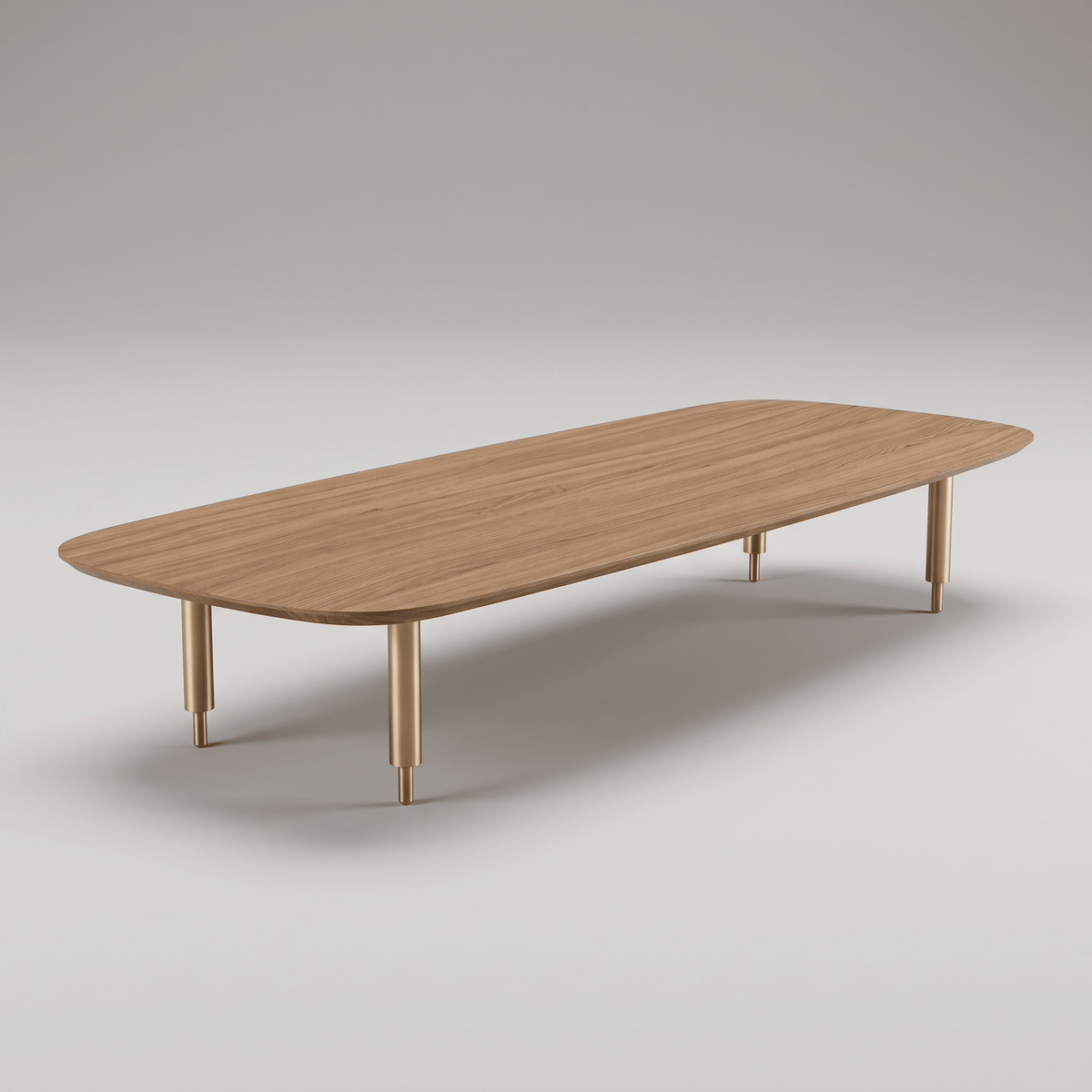 Mesa de centro baixa de formato alongado com tampo de madeira e pés metálicos, vista de três quartos