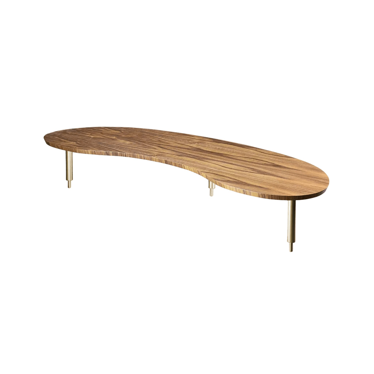 Mesa de centro de formato orgânico alongado com tampo de madeira e pés metálicos cilíndricos
