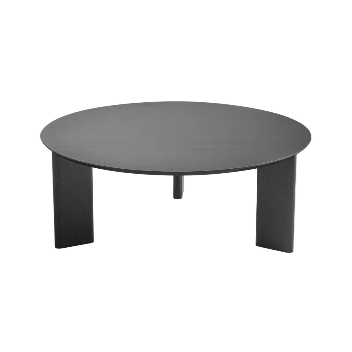 Mesa de centro redonda com tampo escuro e três pés largos em placa curva, vista frontal