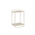 Mesa lateral de metal off-white com tampo e prateleira inferior, estrutura vazada