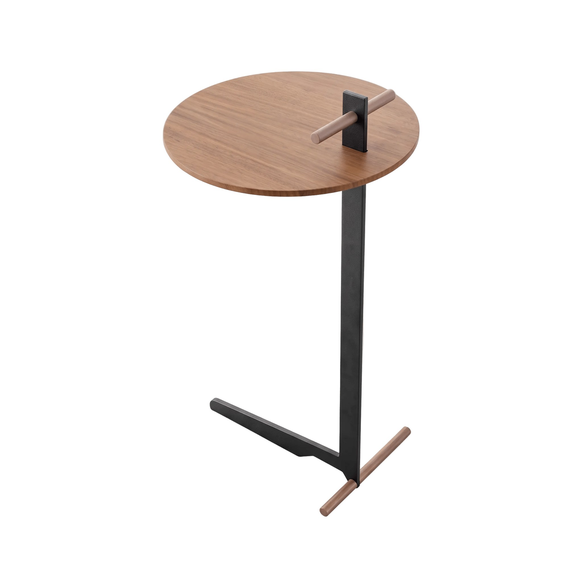 Mesa lateral de tampo redondo de madeira com haste lateral metálica, pegador no topo e base baixa em T