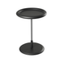 Mesa lateral redonda pintada com tampo de borda elevada, haste fina de aço e base circular