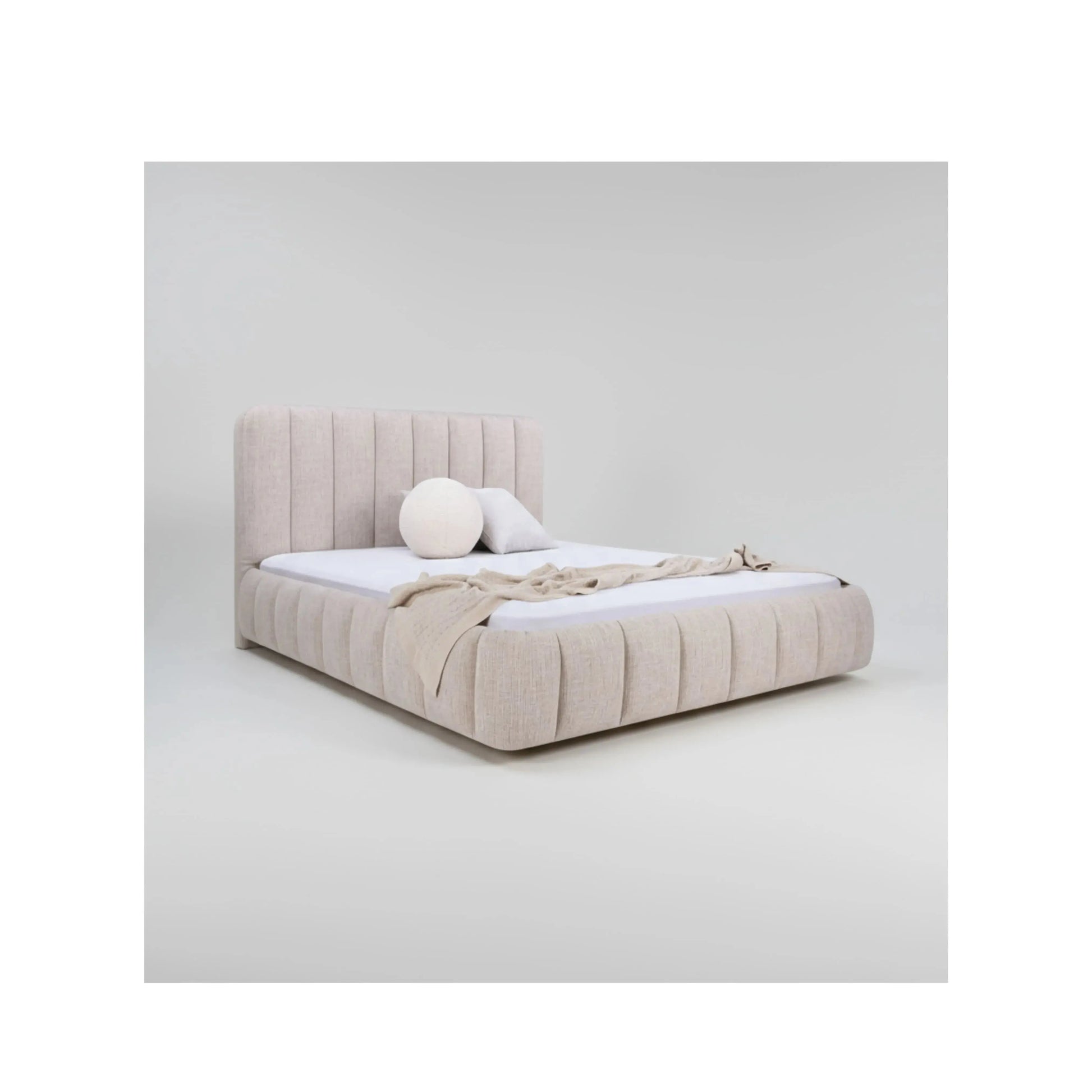 Cama Noir com cabeceira alta em acabamento escuro e design minimalista sofisticado