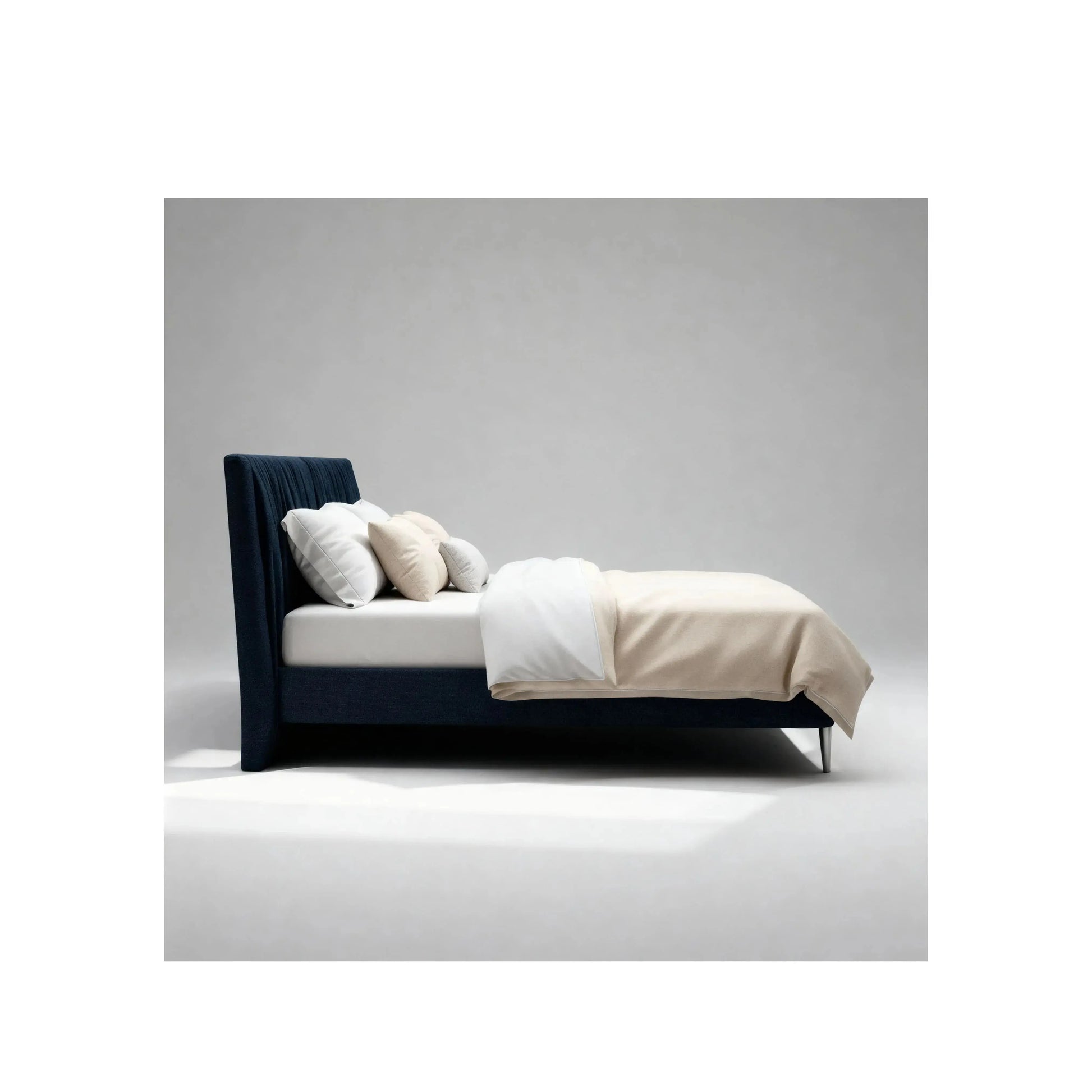 Cama Nyra – cama estofada minimalista em eucalipto de reflorestamento