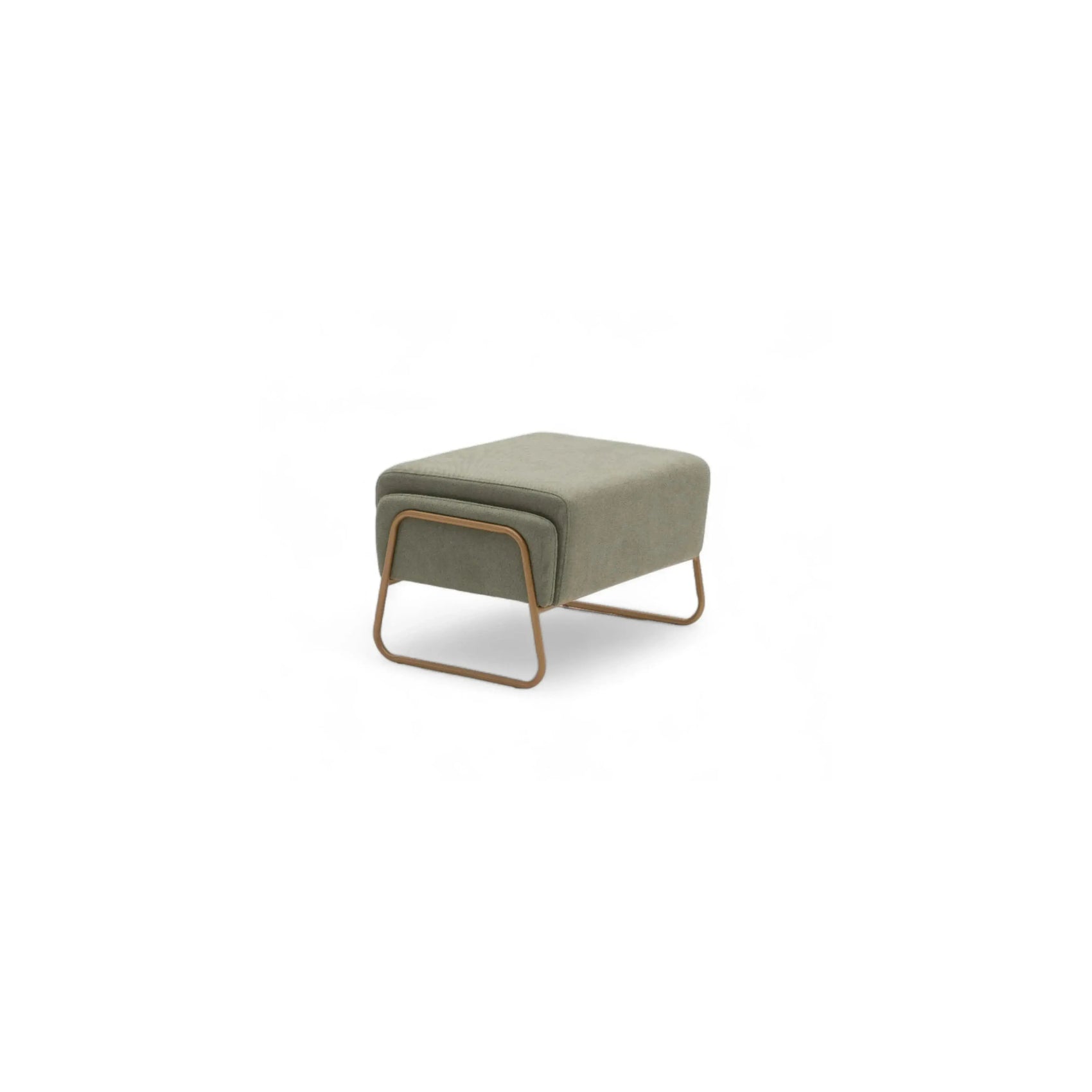 Poltrona Serenity – wingback em tecido verde sage com frame metálico rosé e puff incluso