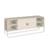 Rack offwhite com duas portas centrais e prateleiras laterais, pés metálicos