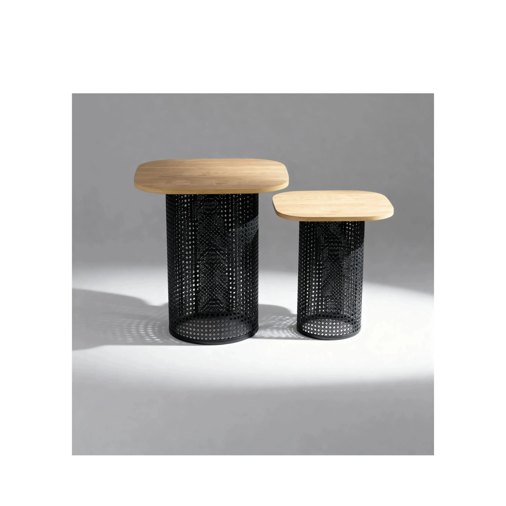 Combo Mesa Lateral Ravien – conjunto de 2 mesas com tampo em madeira clara e base metálica