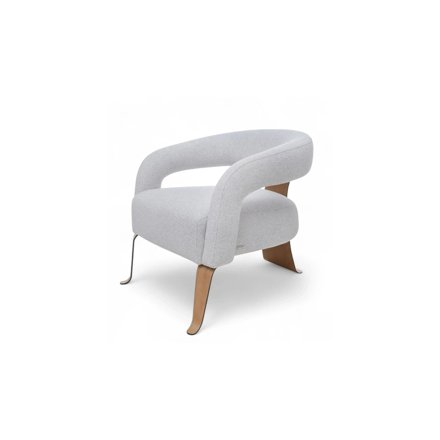 Poltrona Ress – poltrona contemporânea com pés de madeira e proporções áureas